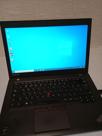 Ультрабук Б-класс Lenovo Thinkpad T450 / 14" (1366x768) TN / Intel Core i5-5200U (2 (4) ядра по 2.2 - 2.7 GHz) / 8 GB DDR3 / 240 GB SSD / Intel HD Graphics 5500 / WebCam б/у | Зображення 1