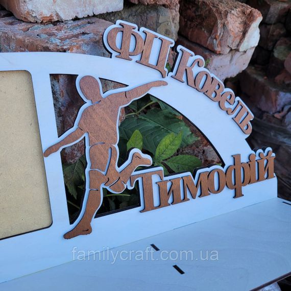 Медальниця з фоторамкою і полицею для кубків  Дерев'яний тримач для медалей  Органайзер для нагород футбол | Зображення 4