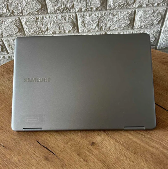 Ноутбук Сенсорний Samsung NP940 x360 15.0" i7 8550U 16Gb SSD 256Gb Radeon 540 Б/В | Зображення 6