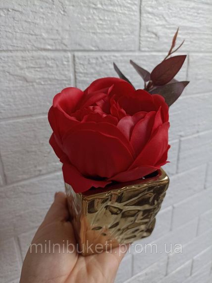 Букет  мыльных цветов в золотом керамическом горшочке "Пион"