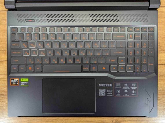 Игровой ноутбук Acer Nitro ANV 16-61 / 16" (1920x1200) IPS / AMD Ryzen AI 7 350 (8 (16) ядер по 2.0 - 5.0 GHz) / 16 GB DDR5 / 1000 GB SSD / nVidia GeForce RTX 5060, 8 GB GDDR7, 128-bit / WebCam / Windows 11 б/у + Подарок Беспроводная мышь / USB | Зображення 2