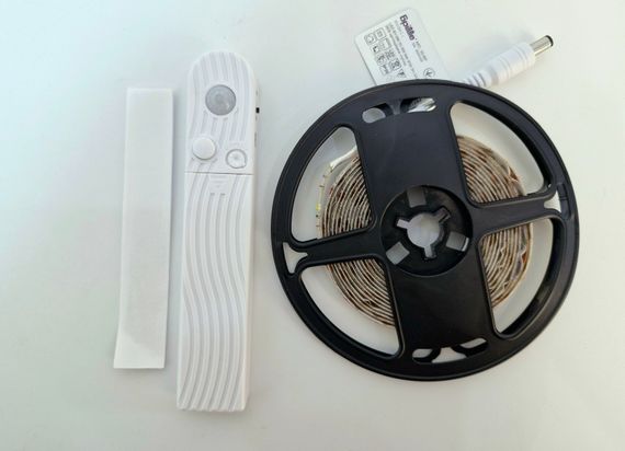 Светодиодная лента LED 5 вольт 3 метра на батарейках с датчиком движения, SMD 2835 нейтральный свет | Зображення 3