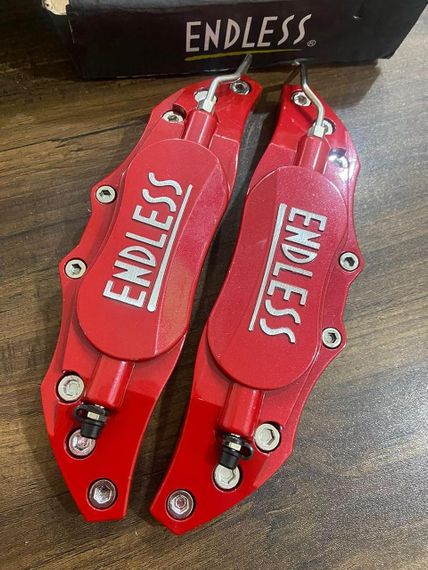 Захисні накладки на гальмівні супорти з алюмінієвого сплаву для колісних дисків 14-15" 2 шт 24 см, червоні, комплект накладок