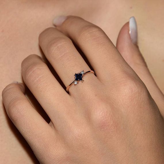 Кольцо из красного золота с синим камнем 16 | Зображення 1