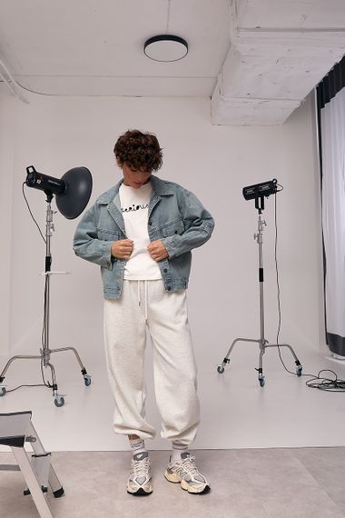 Джинсова жіноча куртка з накладними кишенями - блакитний цвет, ONE SIZE (є розміри) | Зображення 2