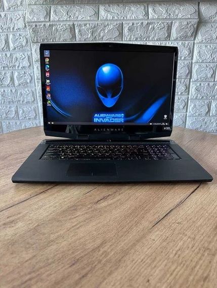 Ноутбук Dell Alienware m17 17.3" i7 8750H 16Gb SSD 512Gb + HDD RTX 2070 MaxQ Б/В