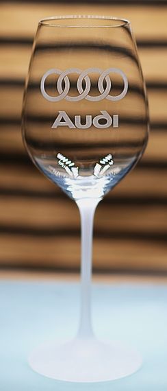 Винний келих 480 мл з гравіюванням Ауді Audi  подарунок для автолюбителя  скляний фужер з логотипом авто