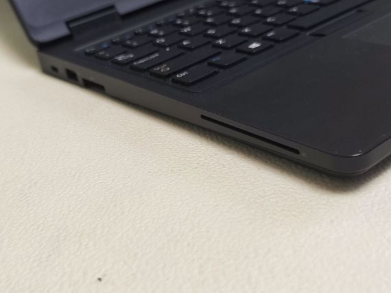 Ультрабук Dell Latitude 5590 / 15.6" (1366x768) TN / Intel Core i5-8350U (4 (8) ядра по 1.7 - 3.6 GHz) / 8 GB DDR4 / 256 GB SSD / Intel UHD Graphics 620 б/в | Зображення 4