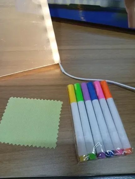 Світлодіодна дошка для малювання з LED-підсвіткою 29×19 см Стіч, трафарети, маркери | Зображення 3