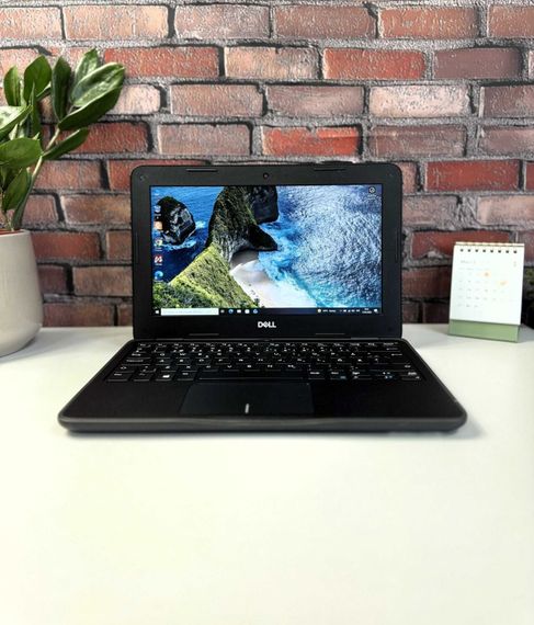Нетбук Dell Latitude 3190 / 11.6" (1366x768) TN / Intel Pentium Silver N5000 (4 ядра по 1.1 - 2.7 GHz) / 4 GB DDR4 / 128 GB SSD / Intel UHD Graphics 605 / WebCam б/у | Зображення 1
