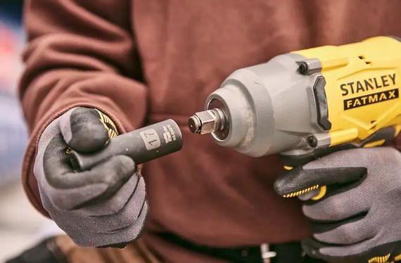 Гайковерт ударний акумуляторний Stanley Fatmax без АКБ та ЗП SFMCF940B | Зображення 1