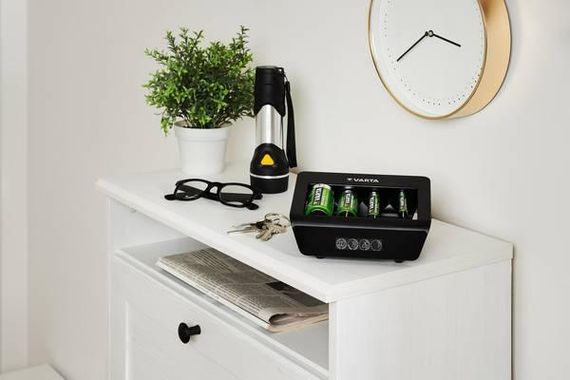 Зарядное устройство Varta LCD universal Charger Plus (57688101401) | Зображення 6