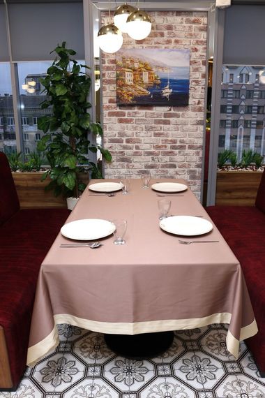 Скатертина двостороння Kayra Blackout 160×285 см, Коричнево-кремова