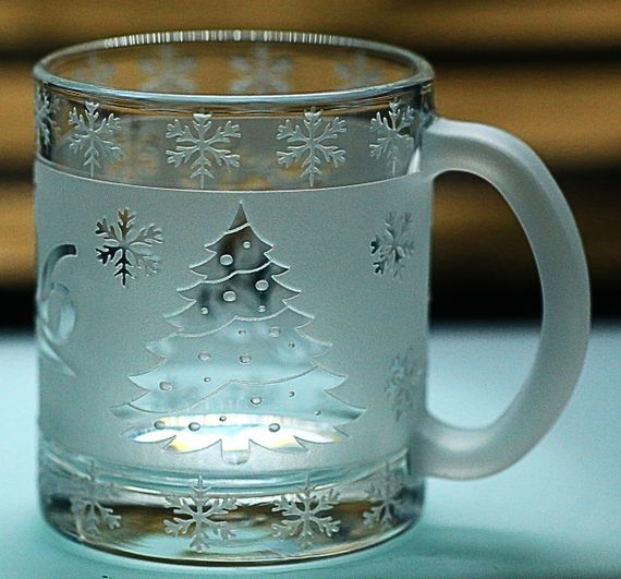 Подарочная чашка  для чая воды кофе 320 мл с гравировкой символа  года 2026 Лошадь | Зображення 4