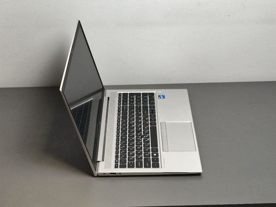 Ультрабук Б-класс HP EliteBook 850 G8 / 15.6" (1920x1080) IPS / Intel Core і7-1185G7 (4 (8) ядра по 3.0 - 4.8 GHz) / 16 GB DDR4 / 512 GB SSD / Intel Iris Xe Graphics / WebCam б/у | Зображення 2