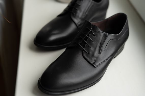 Шкіряні туфлі на шнурівці 40 розмір