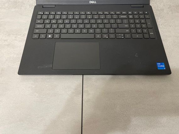 Ноутбук Б-клас Dell Latitude 3520 / 15.6" (1920x1080) IPS / Intel Core i5-1135G7 (4 (8) ядра по 2.4 - 4.2 GHz) / 16 GB DDR4 / 256 GB SSD M.2 / Intel Iris Xe Graphics / WebCam б/в | Зображення 3