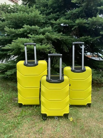 Набір валіз Bonro 2019 3 шт пластикові дорожні на колесах жовтий 10500300 | Зображення 2