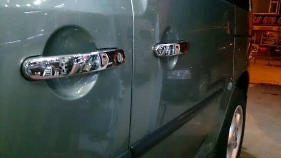 Накладки на ручки (нержавейка) 4 штуки, Carmos - Турецкая сталь для Volkswagen Caddy 2004-2010 гг | Зображення 4