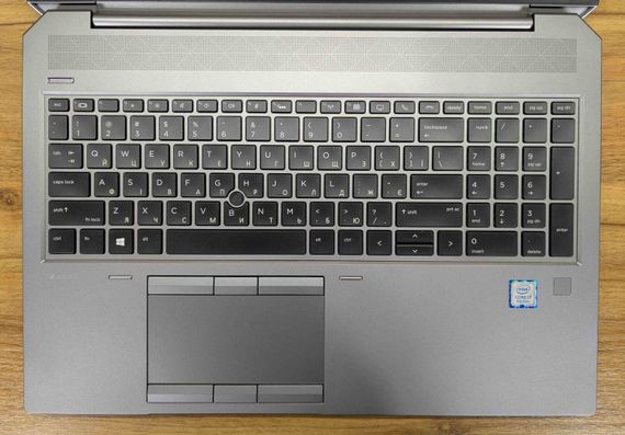 Мобильная рабочая станция HP zBook 15 G6 / 15.6" (1920x1080) IPS / Intel Core i7-9850H (6 (12) ядер по 2.6 - 4.6 GHz) / 32 GB DDR4 / 512 GB SSD / nVidia Quadro RTX 3000, 6 GB GDDR6, 192-bit / Fingerprint / WebCam / Windows 10 б/у + Подарок Мышь / USB | Зображення 2