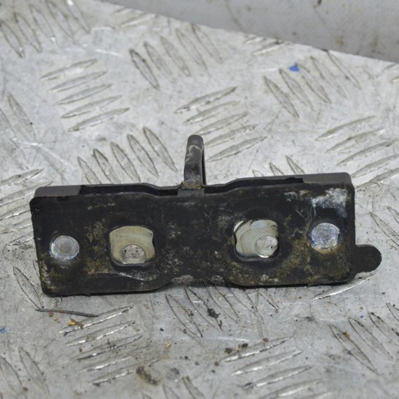 Скоба замка кришки багажника Renault Laguna III 2007-2015 Петля замка багажника Рено Лагуна 3 8200025318 | Зображення 1