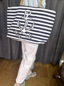 Женская большая пляжная сумка в полоску с якорем одно отделение на молнии AV609 размер 48/36, темно-синяя