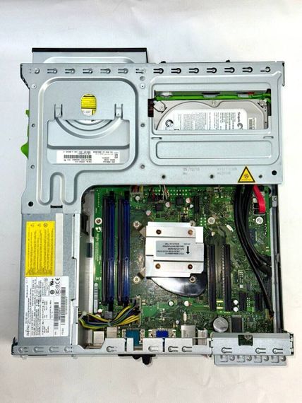Комп'ютер Fujitsu Esprimo E720 E85 SFF / Intel Core i3-4130 (2 (4) ядра по 3.4 GHz) / 8 GB DDR3 / 120 GB SSD + 500 GB HDD / Intel HD Graphics 4400 / DVD-ROM б/в | Зображення 3