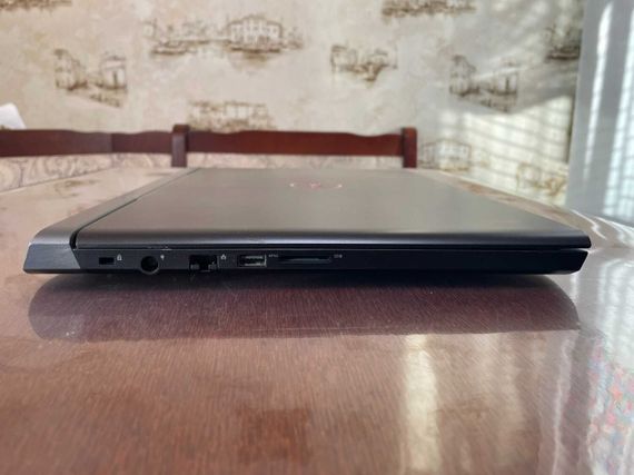 Игровой ноутбук Dell Inspiron 15 Gaming 7577 / 15.6" (1920x1080) IPS / Intel Core i5-7300HQ (4 ядра по 2.5 - 3.5 GHz) / 16 GB DDR4 / 256 GB SSD / nVidia GeForce GTX 1060, 6 GB GDDR5, 192-bit / WebCam б/у | Зображення 4
