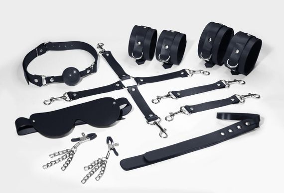Набір Feral Feelings BDSM Kit 7 Black, наручники, поножі, конектор, маска, падл, кляп, затискачі sexstyle