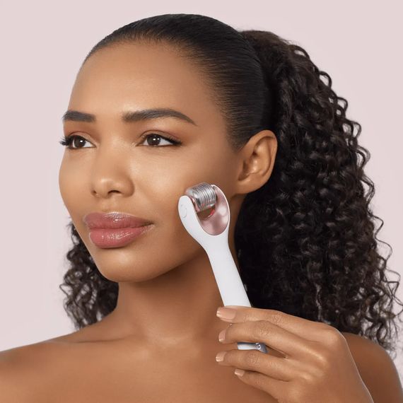 Електронний ролер для обличчя з мікроголками GESKE MicroNeedle Face Roller 9в1 gray, Бронзовий | Зображення 3