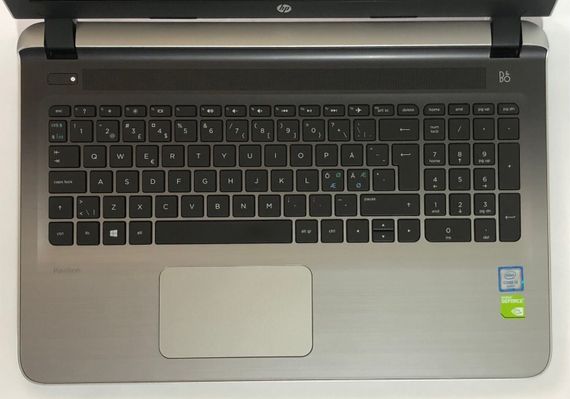 Ноутбук HP Pavilion 15 / 15.6" (1920x1080) TN / Intel Core i5-6200U (2 (4) ядра по 2.3 - 2.8 GHz) / 8 GB DDR3 / 256 GB SSD / GeForce 940M, 2 GB DDR3, 64-bit / WebCam / Win 10 Home б/в + Подарунок Флешка Kingston 64GB | Зображення 7