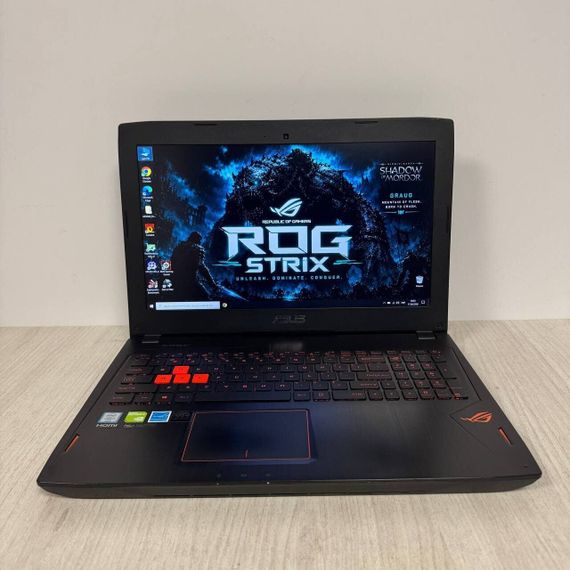 Ігровий ноутбук Б-клас Asus ROG Strix GL502VS / 15.6" (1920x1080) IPS / Intel Core i7-6700HQ (4 (8) ядра по 2.6 - 3.5 GHz) / 16 GB DDR4 / 128 GB SSD + 1000 GB HDD / nVidia GeForce GTX 1070, 8 GB GDDR5, 256-bit / WebCam б/в | Зображення 1