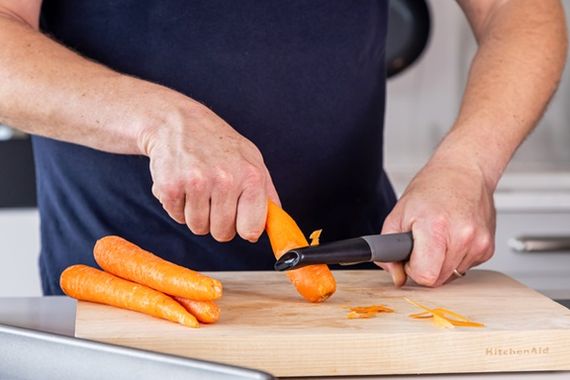 Овощечистка вертикальная KitchenAid Coreline KAS112OHCGG 22 см серая | Зображення 3