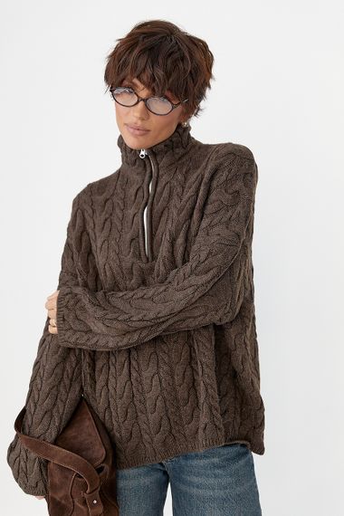 Теплий светр в косички вільного фасону - коричневий цвет, ONE SIZE (є розміри) | Зображення 1