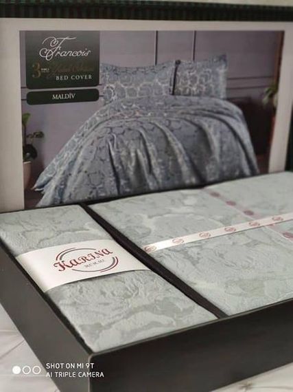 Покрывало(250х260см) с наволочками (50х70см) Karina Francios maldiv Жаккард с бархатной набивкой