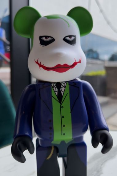 Фигурка Bearbrick Joker дизайнерська статуетка ведмідь Беарбрік 28 см mb037 різнокольорова