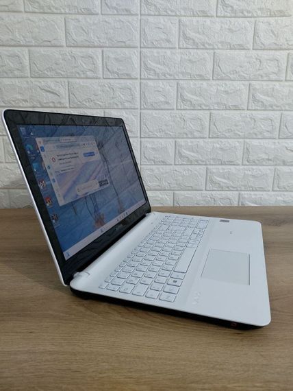 Ноутбук Б-клас Sony Vaio SVF15N2Z2EB / 15.6" (1920x1080) TN / Intel Core i5-4200U (2 (4) ядра по 1.6 - 2.6 GHz) / 8 GB DDR3 / 250 GB SSD / nVidia GeForce GT 740M, 2 GB GDDR3, 64-bit / WebCam / DVD-ROM б/в | Зображення 4