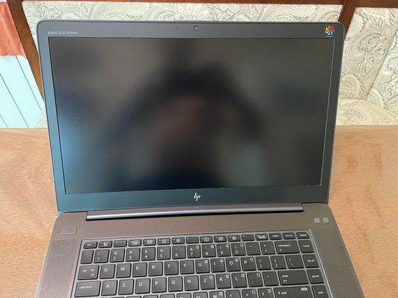 Мобильная рабочая станция HP ZBook Studio G3 / 15.6" (3840x2160) IPS / Intel Xeon E3-1505M v5 (4 (8) ядра по 2.8 - 3.7 GHz) / 16 GB DDR4 / 256 GB SSD / nVidia Quadro M1000M, 4 GB GDDR5, 128-bit / WebCam б/у | Зображення 2