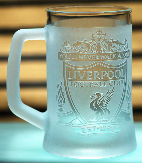 Пивний келих 670 мл Liverpool з гравіюванням подарунок для фаната ФК Ліверпуль футбольний кухоль | Зображення 1