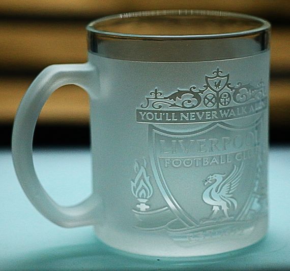 Стеклянная чашка 320 мл Liverpool с гравировкой подарок для фаната ФК Ливерпуль футбольная кружка | Зображення 1