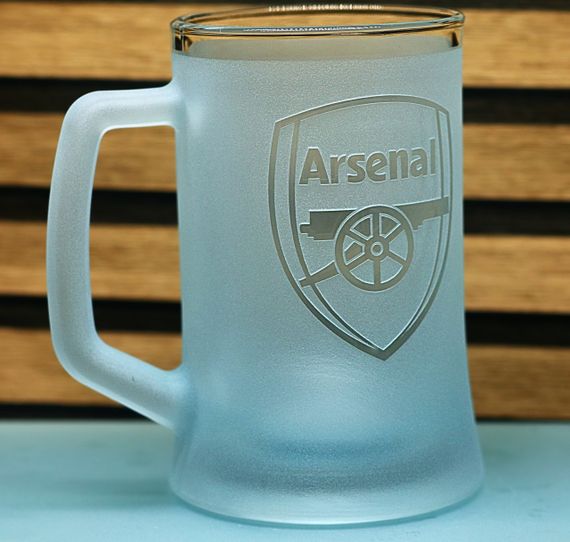 Пивной бокал 670 мл ФК Арсенал Arsenal с гравировкой подарок для фаната футбольная кружка | Зображення 1