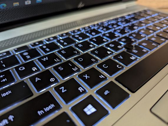 Ультрабук Б-клас HP EliteBook 830 G5 / 13.3" (1920x1080) IPS Touch / Intel Core i7-8650U (4 (8) ядра по 1.9 - 4.2 GHz) / 16 GB DDR4 / 512 GB SSD / Intel UHD Graphics 620 / TouchID / Windows 10 б/в + Подарунок  Нова бездротова миша USB | Зображення 5