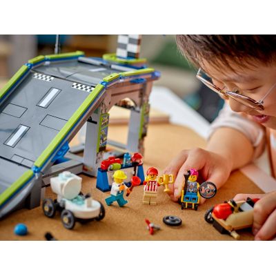Конструктор LEGO City Никаких ограничений: Автодром для гоночных автомобилей (60460) | Зображення 1