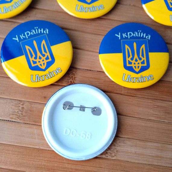 Патріотичний Значок брошка на одяг  ( Україна, Тризуб жовто-блакитний 6 см ) | Зображення 4