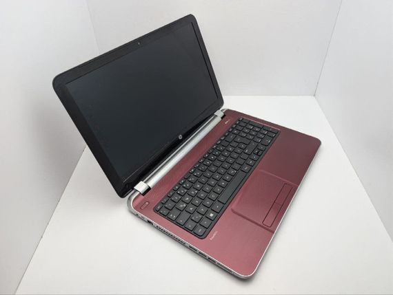 Ноутбук HP Pavilion 15 / 15.6" (1366x768) TN / Intel Core i3-4005U (2 (4) ядра по 1.7 GHz) / 8 GB DDR3 / 240 GB SSD / AMD Radeon HD 8670M, 1 GB GDDR3, 64-bit / WebCam / DVD-ROM б/в | Зображення 3