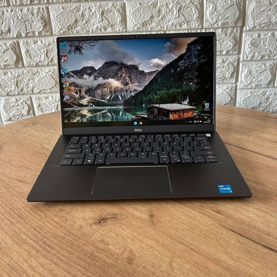 Ультрабук Б-класс Dell Vostro 5402 / 14" (1920x1080) IPS / Intel Core i5-1135G7 (4 (8) ядра по 2.4 - 4.2 GHz) / 8 GB DDR4 / 256 GB SSD NVMe / Intel Iris Xe Graphics / WebCam б/у | Зображення 1