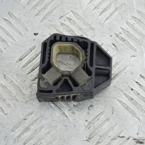 Подушка радіатора верхня Audi A3 2003-2013 Втулка кріплення радіатора Ауді а3 1K0121367C | Зображення 1