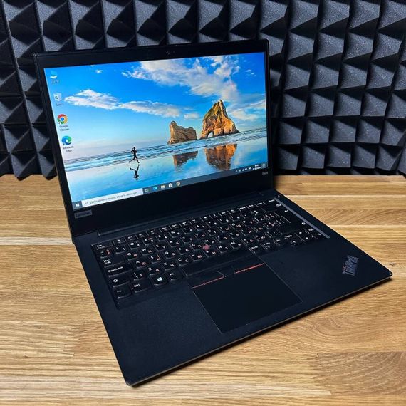 Ультрабук Б-класс Lenovo Thinkpad E495 / 14" (1366x768) TN / AMD Ryzen 3 3200U (2 (4) ядра по 2.6 - 3.5 GHz) / 8 GB DDR4 / 256 GB SSD / AMD Radeon RX Vega 3 / WebCam б/у | Зображення 3