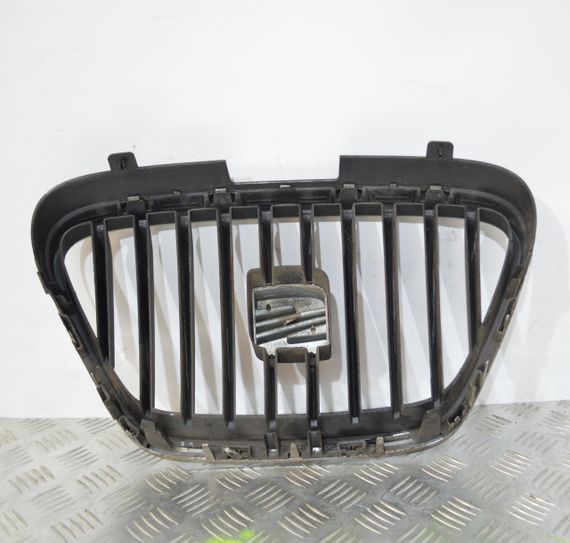 Решітка радіатора Seat Toledo III 2004-2009 Решітка переднього бампера Сеат Толедо 3 5P0853679A | Зображення 3