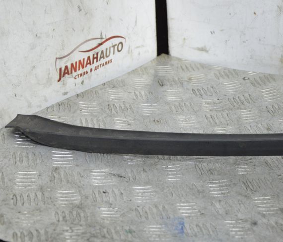 Накладка лобового скла ліва Seat Ibiza IV 2008-2017 Молдинг скла передня ліва Сеат Ібіза 4 6J0854319A | Зображення 1